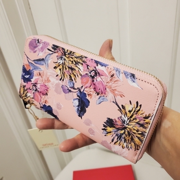 NWT Trina Turk Floral Zip close Accordian Wallet - Picture 3 of 7